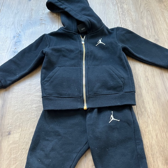 Nike Air Jordan Black & Gold Sweatsuit - Picture 2 of 7